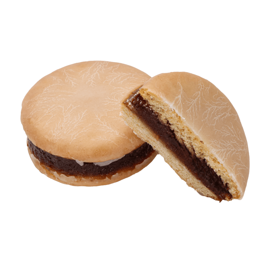 2 alfajores de membrillo_uno partido al medio - Santo Pastel