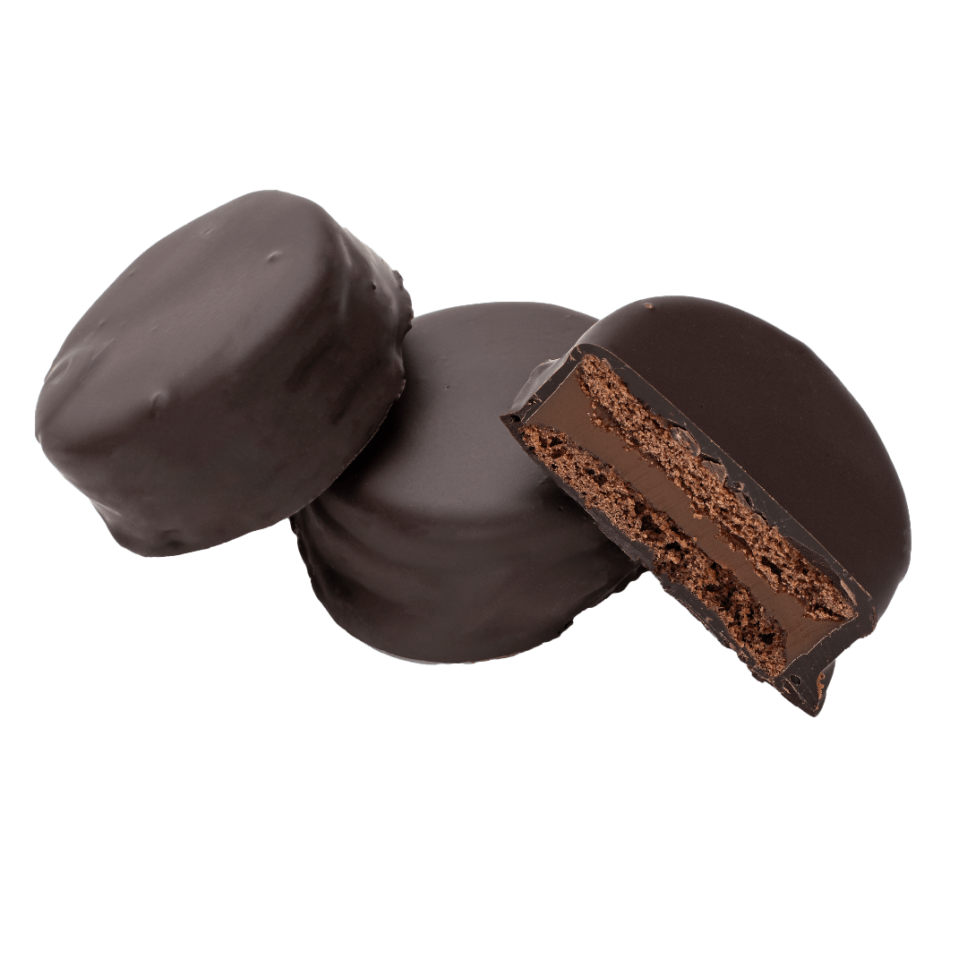 Alfajor marplatense negro de dulce de leche_3 alfajores y uno partido a la mitad para mostrar el relleno - Santo Pastel